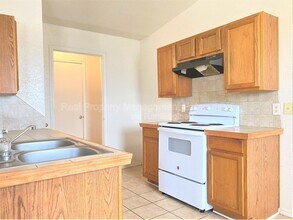 916 Hyacinth Hollow Dr in Yukon, OK - Building Photo - Building Photo