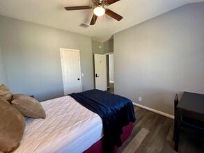 4718 Dorchester Heights Ln in Austin, TX - Foto de edificio - Building Photo