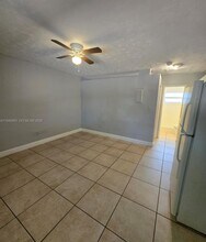 3981 SW 12th Pl in Fort Lauderdale, FL - Building Photo - Building Photo