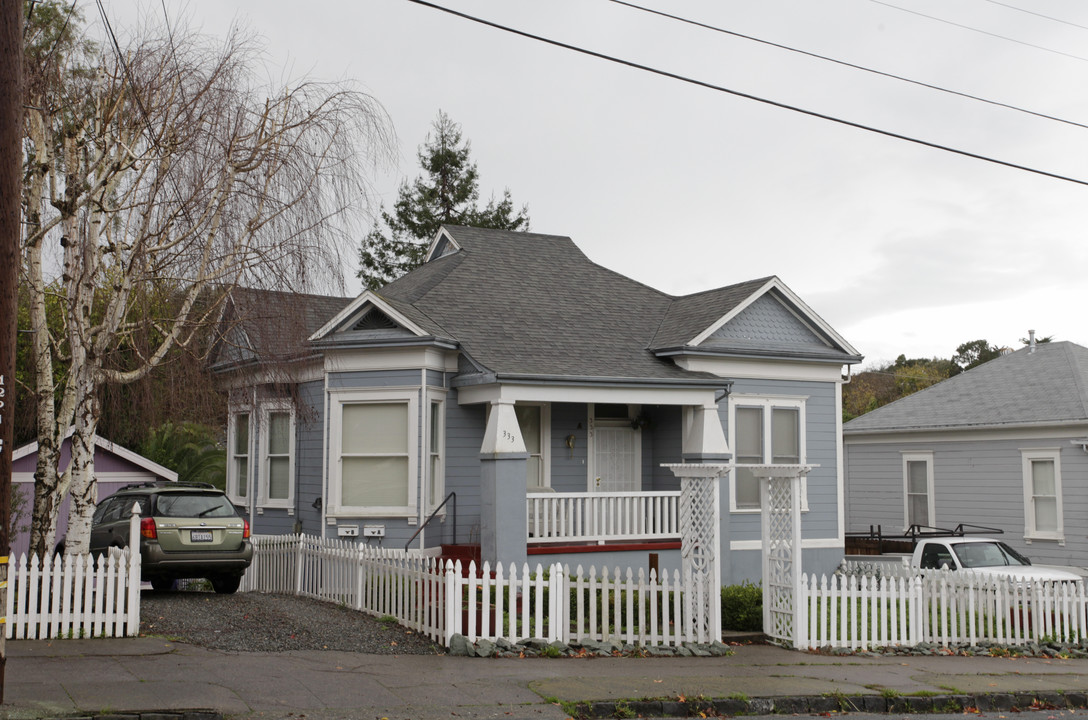 333 Liberty St in Petaluma, CA - Building Photo