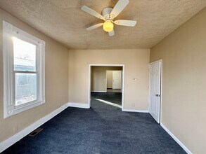 641 Garfield Ave SW in Canton, OH - Foto de edificio - Building Photo