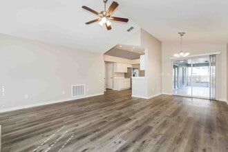 4551 Oak River Cir in Valrico, FL - Building Photo - Building Photo