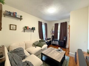 235A Highland Ave, Unit 2 in Somerville, MA - Building Photo - Building Photo