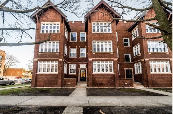 10901 S Vernon in Chicago, IL - Foto de edificio - Building Photo