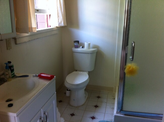2440 Ellsworth St in Berkeley, CA - Building Photo - Building Photo