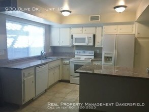 930 Olive Dr-Unit -Unit 19 in Bakersfield, CA - Building Photo - Building Photo