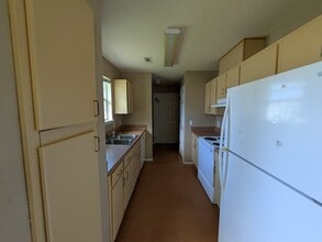 1420 Azalea Dr in Clarksville, AR - Building Photo - Building Photo