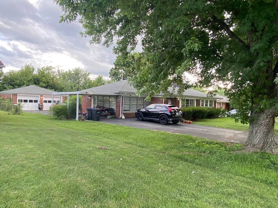 709 Timothy Dr in Frankfort, KY - Building Photo