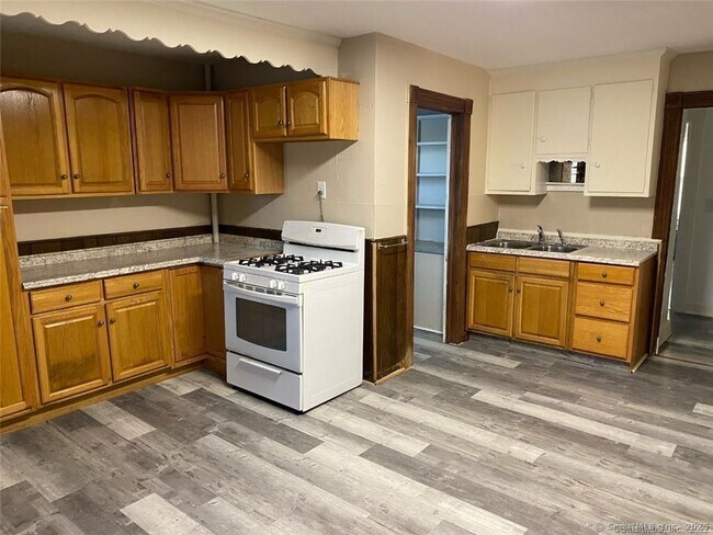 14 Portland St in Middletown, CT - Building Photo - Building Photo