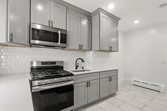 56 Highwood Terrace in Weehawken, NJ - Building Photo - Building Photo