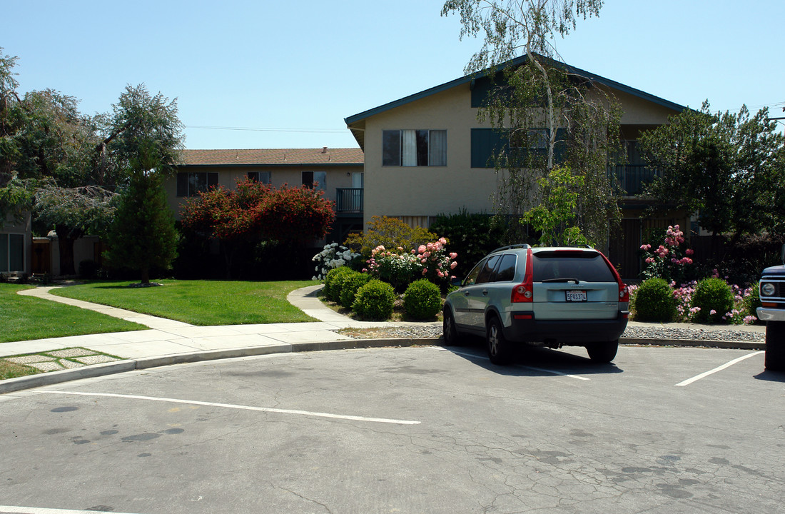 19462 Rosemarie Pl in Cupertino, CA - Foto de edificio