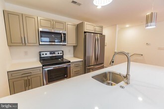 1511 Brown St-Unit -2 in Philadelphia, PA - Building Photo - Building Photo