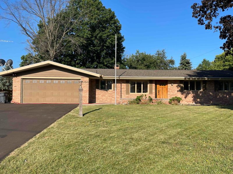 3248 W Valley View Dr in St. Joseph, MI - Building Photo