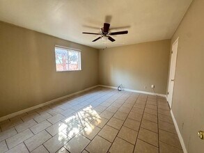 1305 Tilden Ave-Unit -5 in Laredo, TX - Building Photo - Building Photo