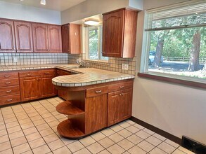 2972 72nd Ave SE in Mercer Island, WA - Building Photo - Building Photo