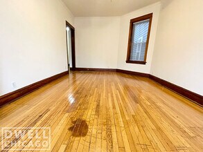 2430 N Spaulding Ave, Unit 2 in Chicago, IL - Building Photo - Building Photo