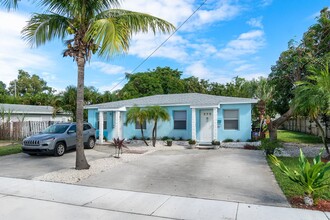 329 SE 3rd Ave in Delray Beach, FL - Building Photo - Building Photo