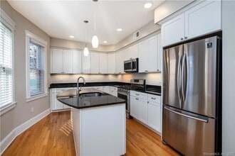 117 Sigourney St, Unit 1 in Hartford, CT - Foto de edificio - Building Photo