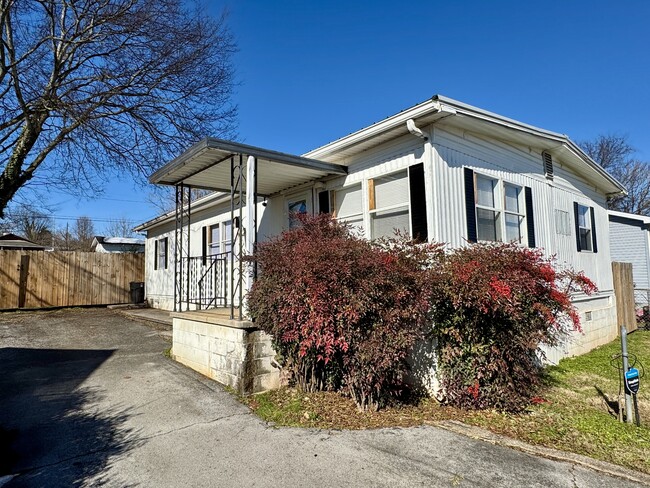 836 Commerce St in Loudon, TN - Building Photo - Building Photo