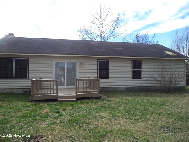 2208 Timberbrook Ln in Jacksonville, NC - Building Photo - Building Photo