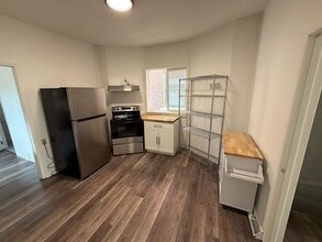 Room 4 - 38 Crown St in Thunder Bay, ON - Building Photo - Building Photo