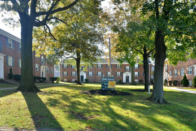 Shaker Parkway Apartments in Cleveland, OH - Foto de edificio - Building Photo