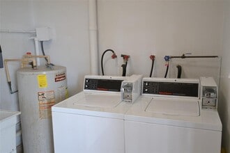 105 Island Way in Clearwater, FL - Foto de edificio - Building Photo