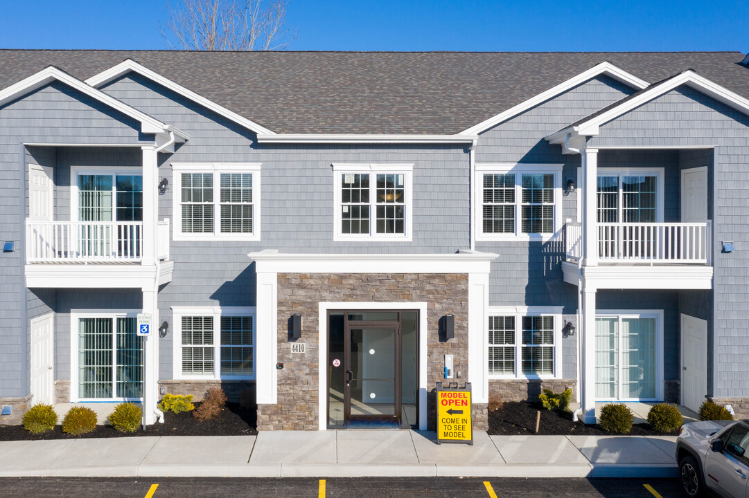 Forest Green Apartments in Amherst, NY - Building Photo