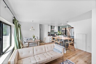 450 Ruby St in Laguna Beach, CA - Building Photo - Building Photo