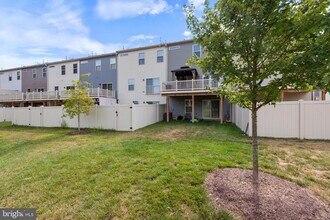 7232 Bodkin Wy in New Market, MD - Foto de edificio - Building Photo