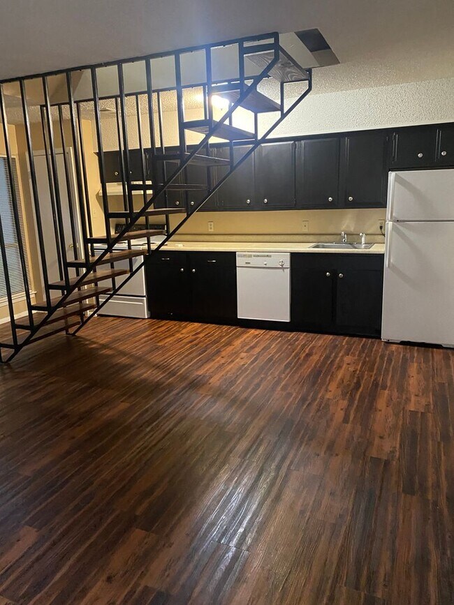 2414 W Abram St in Arlington, TX - Building Photo - Building Photo