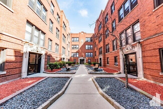 3517 N Racine Ave in Chicago, IL - Building Photo - Building Photo