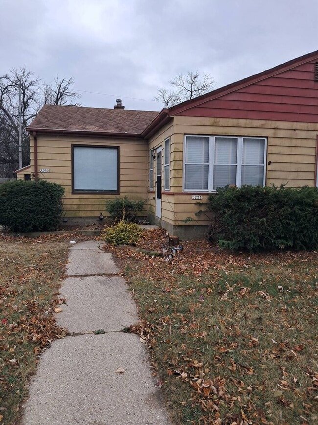 property at 2223 W Rohr Ave