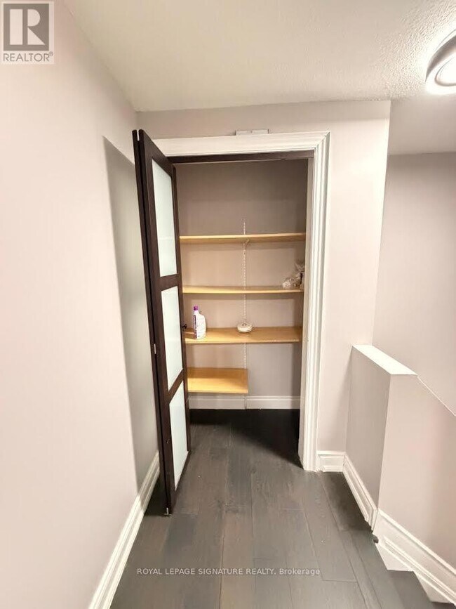 10 Salisbury Cir in Brampton, ON - Building Photo - Building Photo