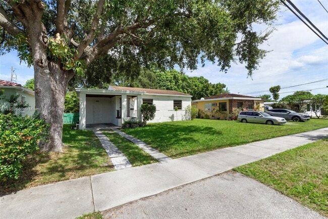 301 SW 51st Ave in Coral Gables, FL - Foto de edificio - Building Photo