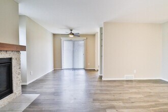 Apple Glen Apartments in New Berlin, WI - Building Photo - Building Photo