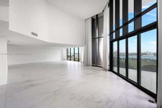 1000 Biscayne Blvd in Miami, FL - Building Photo - Building Photo