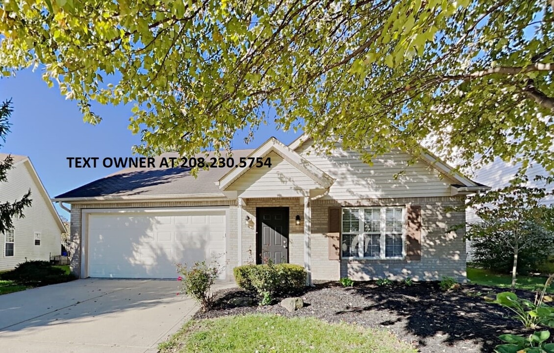 14916 Oak Rd in Carmel, IN - Building Photo