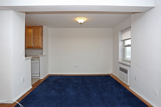 Crystal House in Long Beach, NY - Building Photo - Interior Photo