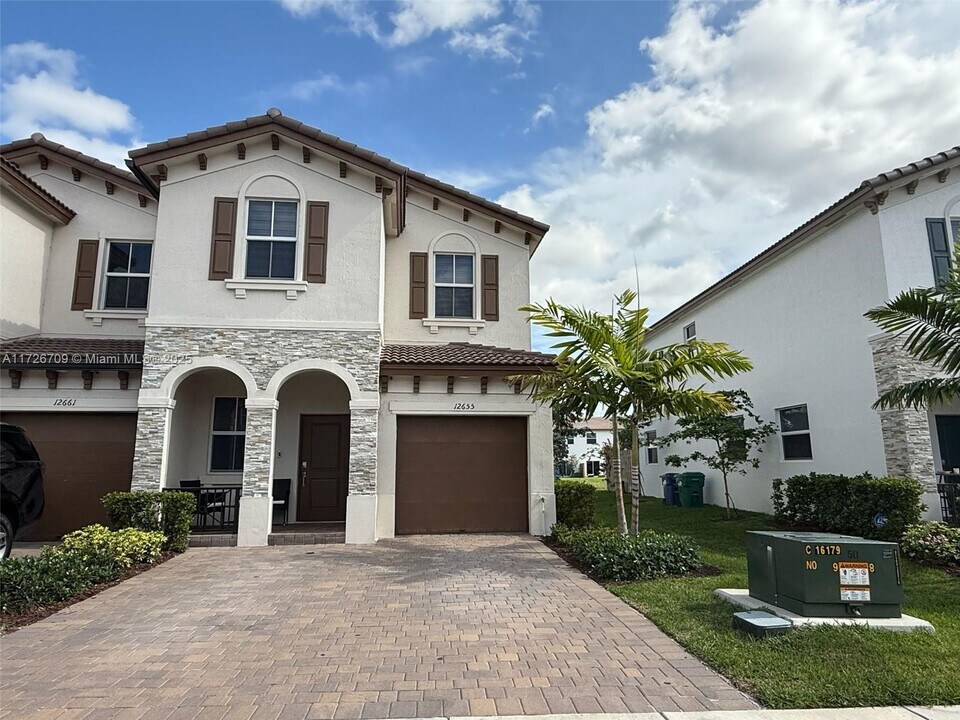 12655 NW 23rd Pl in Miami Shores, FL - Building Photo