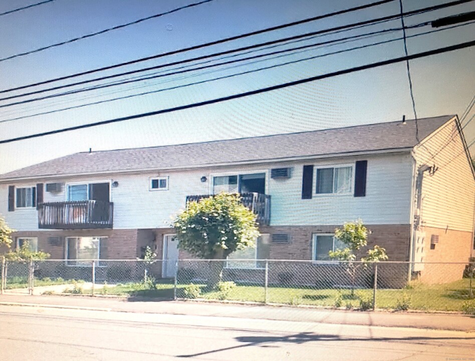 675 Highland Ave in Waterbury, CT - Building Photo