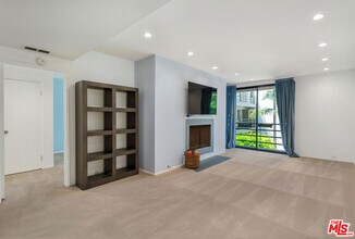 2920 Neilson Wy in Santa Monica, CA - Building Photo - Building Photo