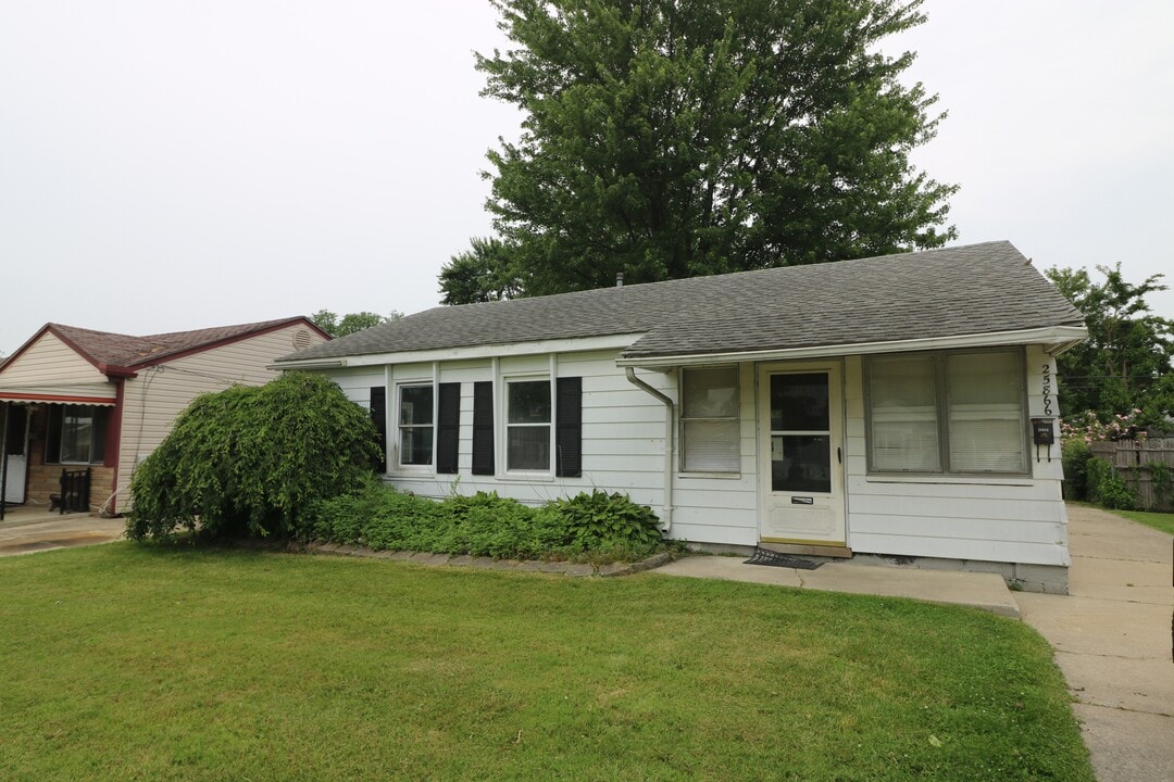 25866 Rosenbusch Blvd in Warren, MI - Building Photo