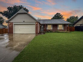 8020 S 88th E Ave in Tulsa, OK - Building Photo