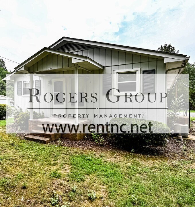 216 S Main St in Creedmoor, NC - Building Photo