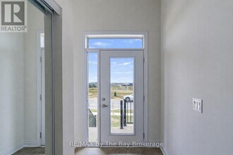 15 Union Blvd in Clearview, ON - Building Photo - Building Photo