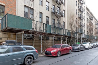 25-27 Cooper St in New York, NY - Building Photo - Building Photo