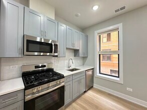 433 W Belden Ave in Chicago, IL - Building Photo - Building Photo