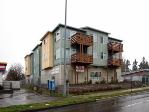 13505 Ambaum Blvd SW in Burien, WA - Building Photo - Building Photo