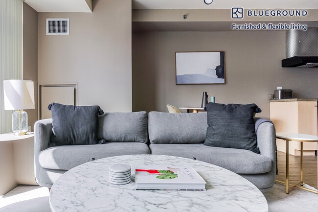 989 112th Ave NE in Bellevue, WA - Building Photo - Building Photo